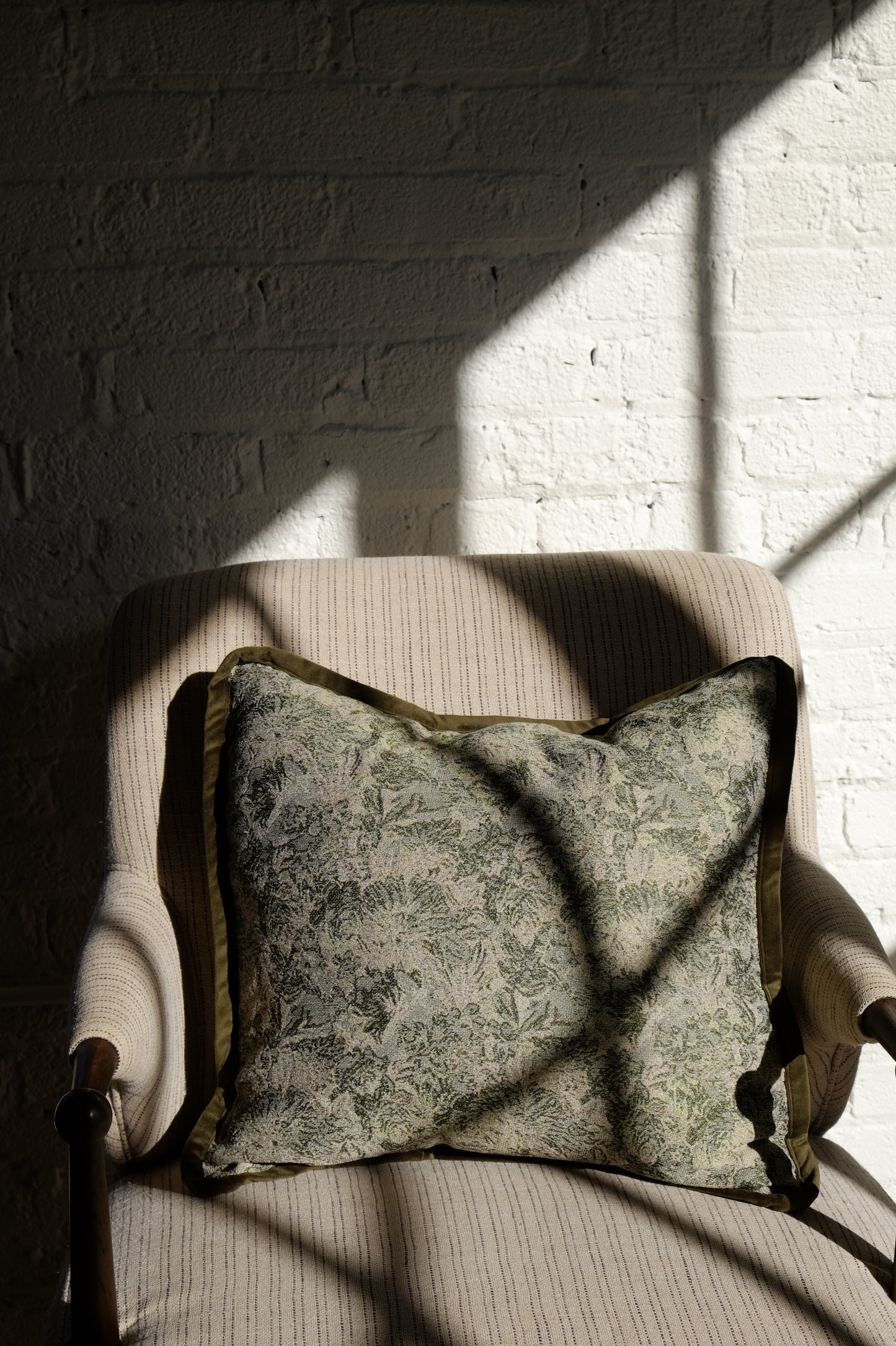 Gabrielle Tapestry Pillow: 18 x 18