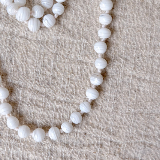White Marbled Beaded Necklace | Vintage