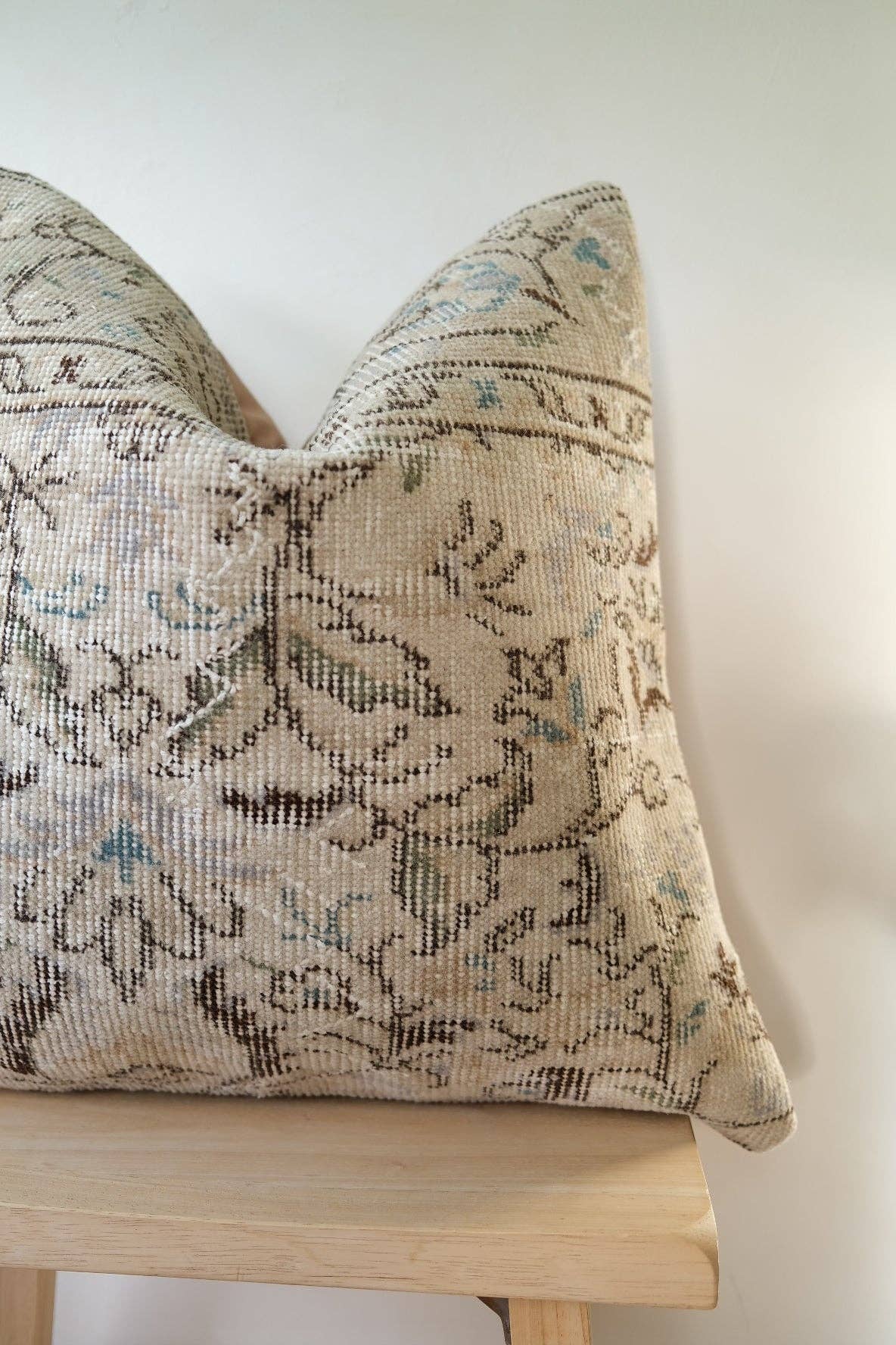 Charlie Turkish Pillow Var.1: 20x20