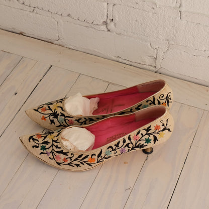 1960's Embroidered Pumps | Vintage