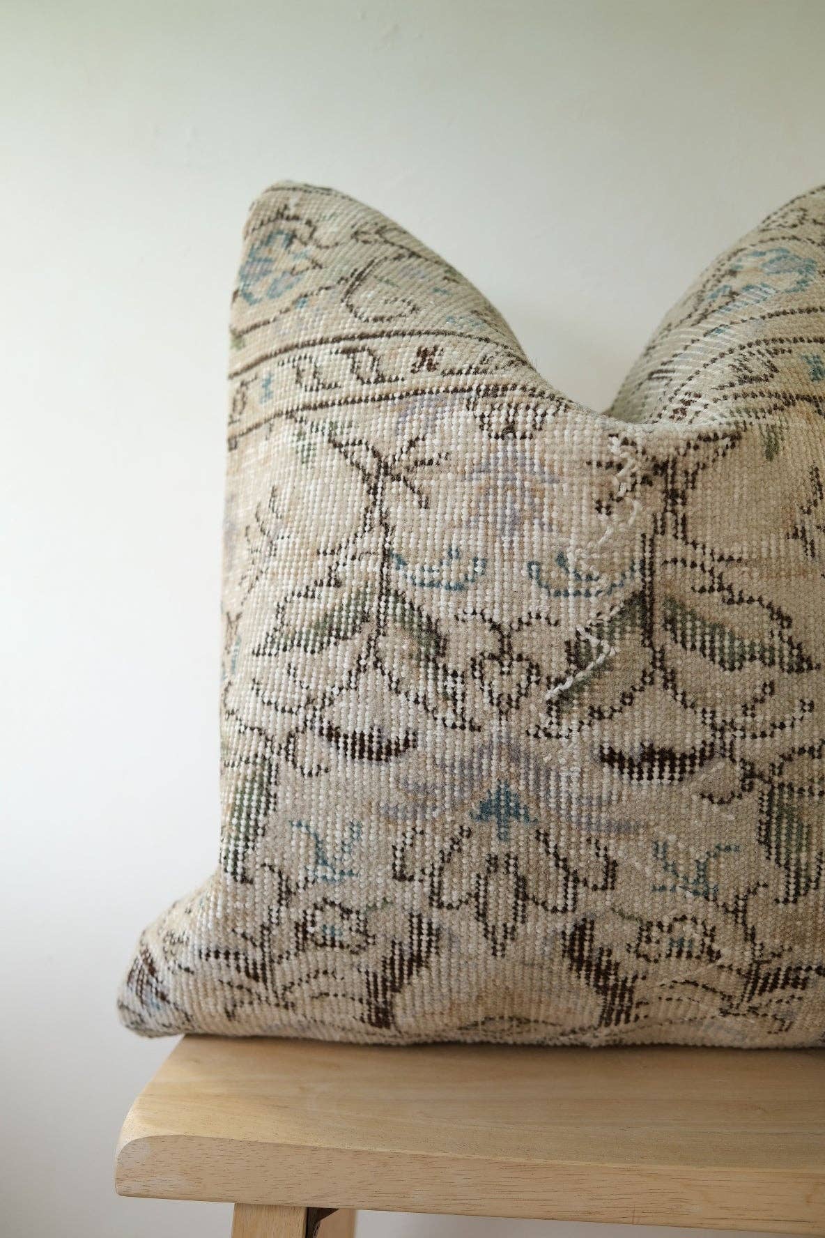 Charlie Turkish Pillow Var.1: 20x20