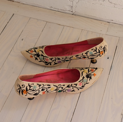 1960's Embroidered Pumps | Vintage