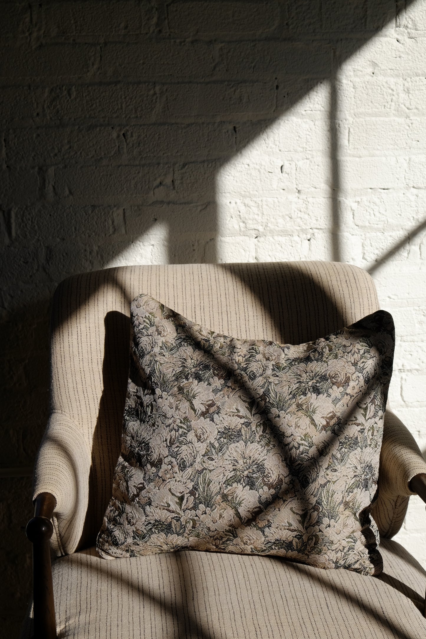 Gabrielle Tapestry Pillow: 18 x 18