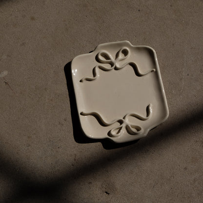 Ribbon Plate
