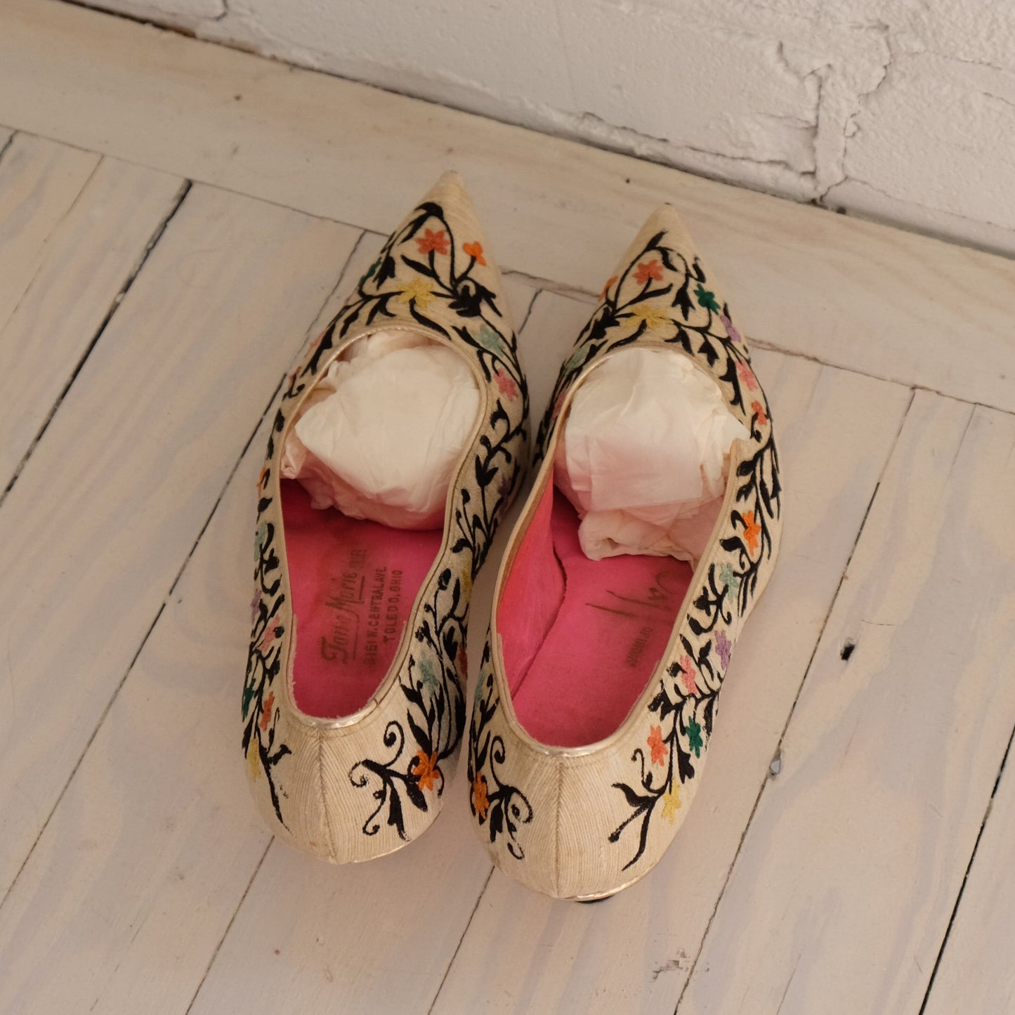 1960's Embroidered Pumps | Vintage