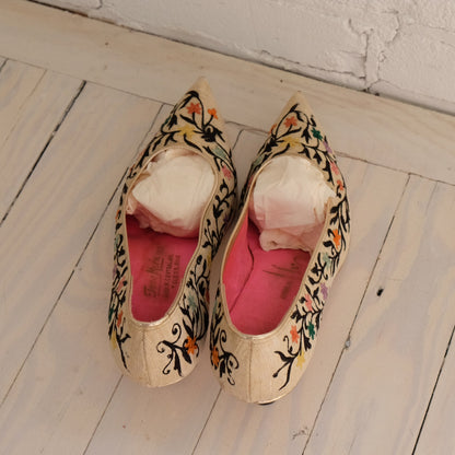 1960's Embroidered Pumps | Vintage