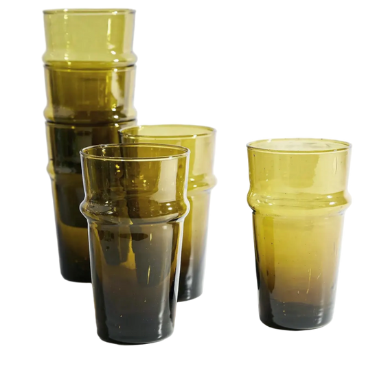 Small-sized amber glasses, versatile and vintage inspired dishware.