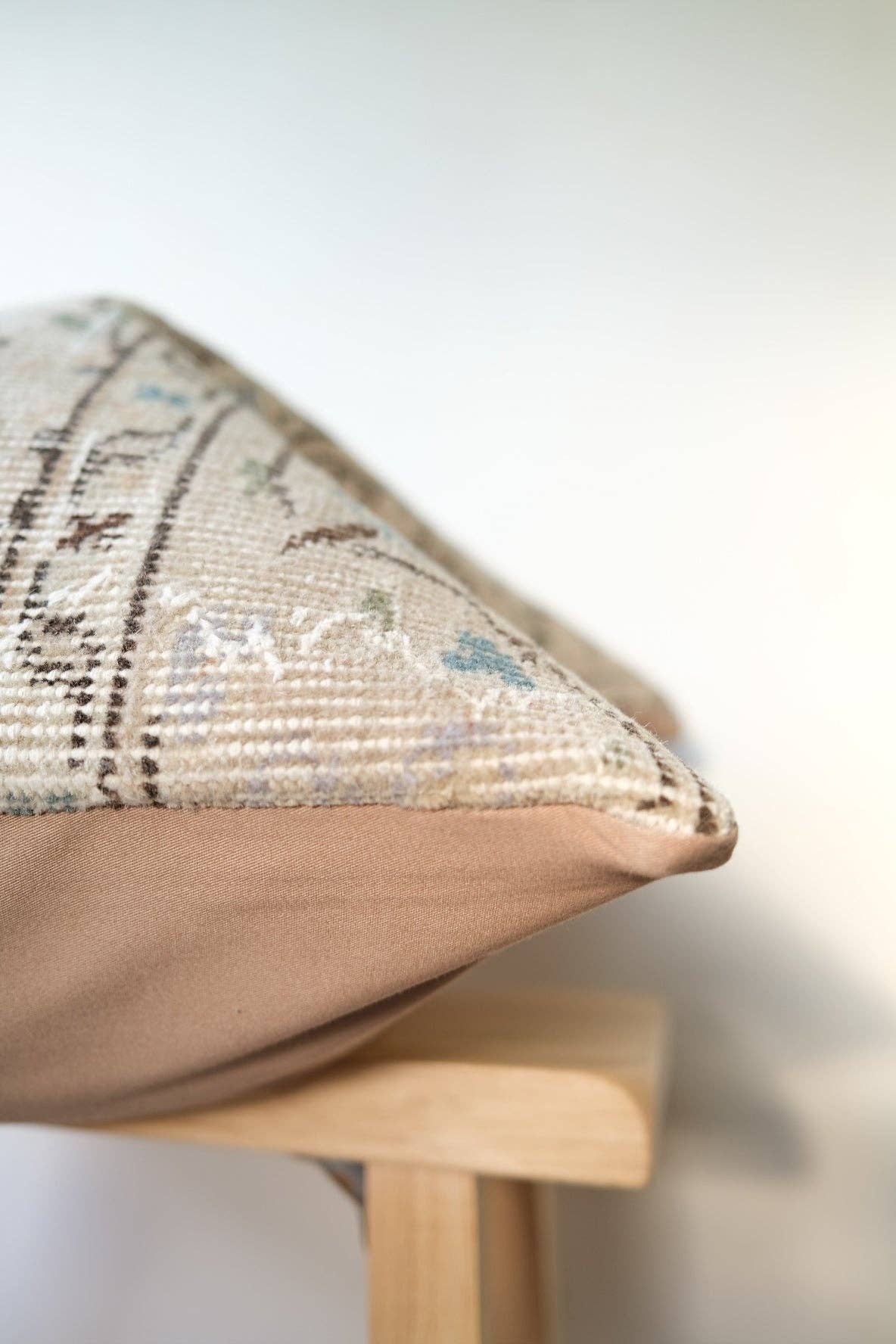 Charlie Turkish Pillow Var.1: 20x20