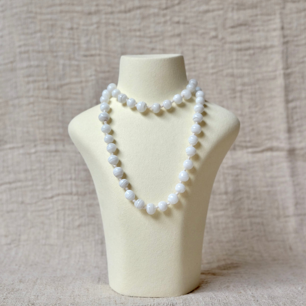 White Marbled Beaded Necklace | Vintage