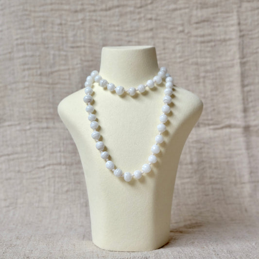 White Marbled Beaded Necklace | Vintage